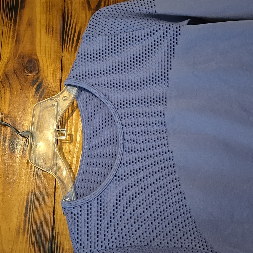 Fabletics long sleeve. - Picture 3 of 5